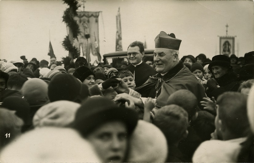 Kardinal von Faulhaber in Haag anlässlich der Firmung am 16. Juli 1943.
