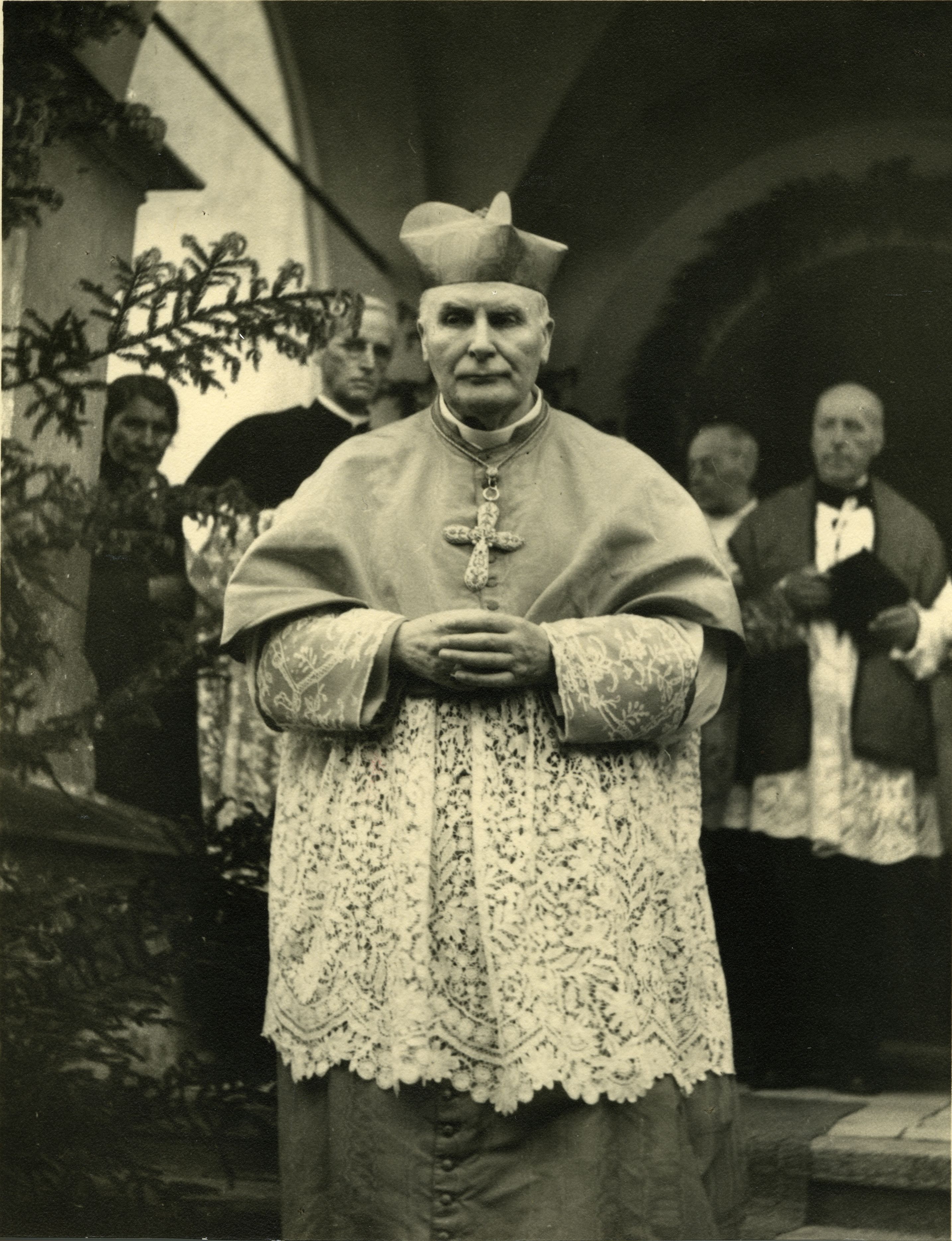 Kardinal von Faulhaber in Haag anlässlich der Firmung am 16. Juli 1943.